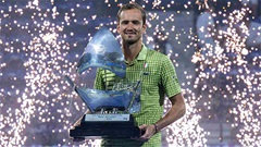 Medvedev vô địch nhờ đối thủ bỏ cuộc